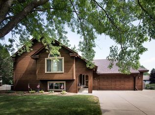 1824 Lacota Ln, Burnsville, MN 55337