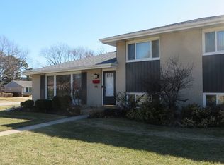 146 Michael Mnr, Glenview, IL 60025