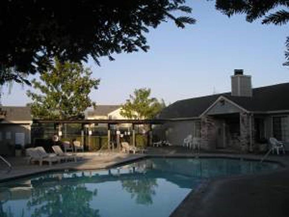 2nd image of 8201 Camino Colegio Dr APT 94