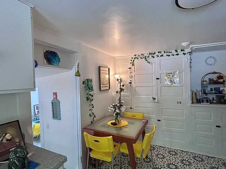319 E Court St — Photo 12