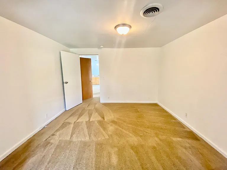 603 W Cross St — Photo 18