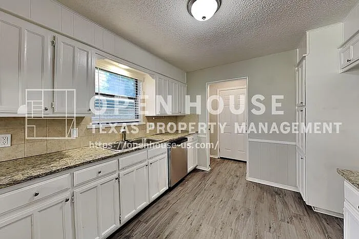 6625 Constitution Dr — Photo 5
