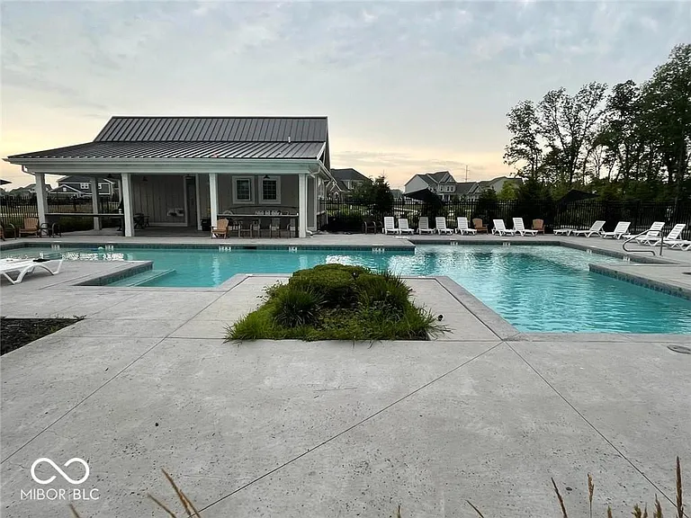 8255 Carnegie Ln — Photo 23