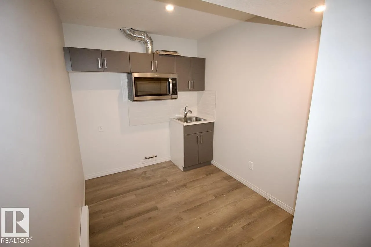 1 bed, 1.0 bath, 775 sqft, $799 — Photo 2