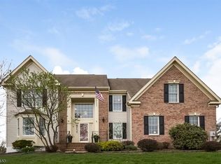 25 Foxfire Ln, Clinton, NJ 08809