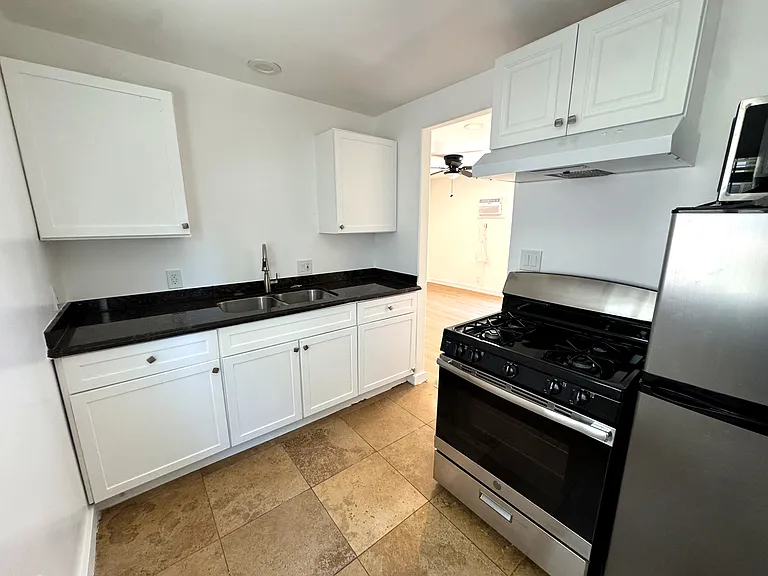 5907 Cahuenga Blvd #2 — Photo 13