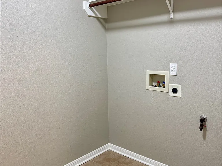 3702 Meadow View Dr — Photo 25