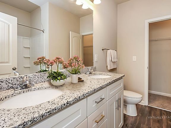 5th image of 224 Riley Cir