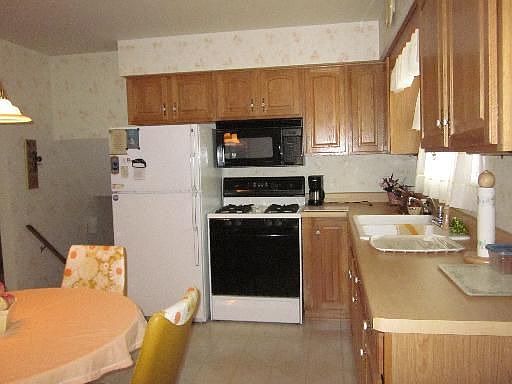 5th image of 820 Fitzhenry Ct