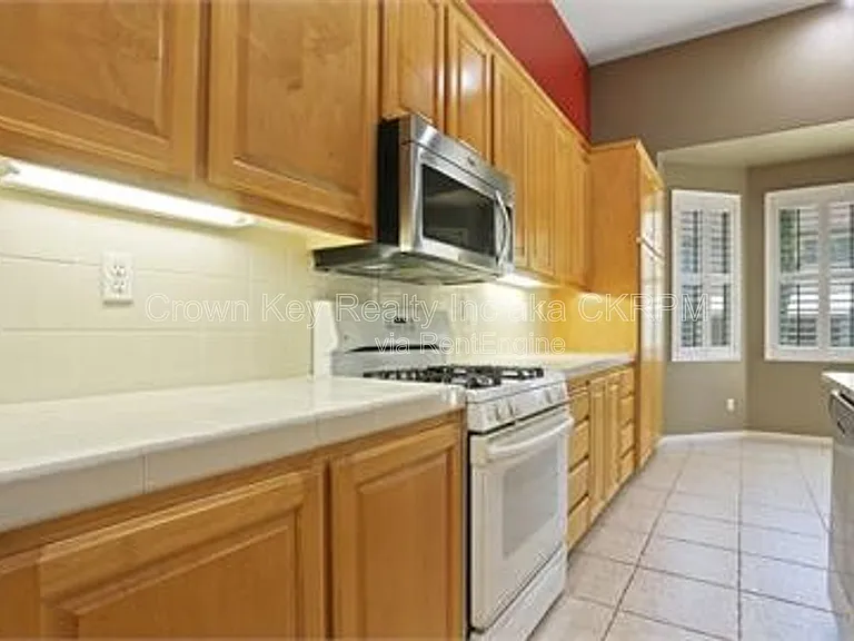 1844 Oswego Ct — Photo 4