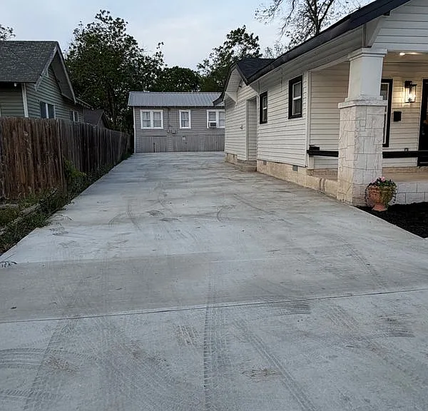 2427 W Southcross Blvd #2 — Photo 3