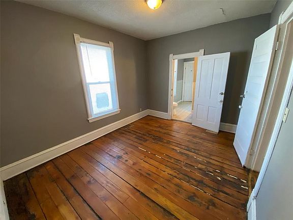 3rd image of 1108 25th Ave SE #1