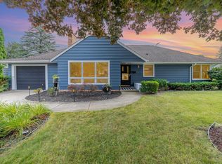 403 Valerie Ct, Essexville, MI