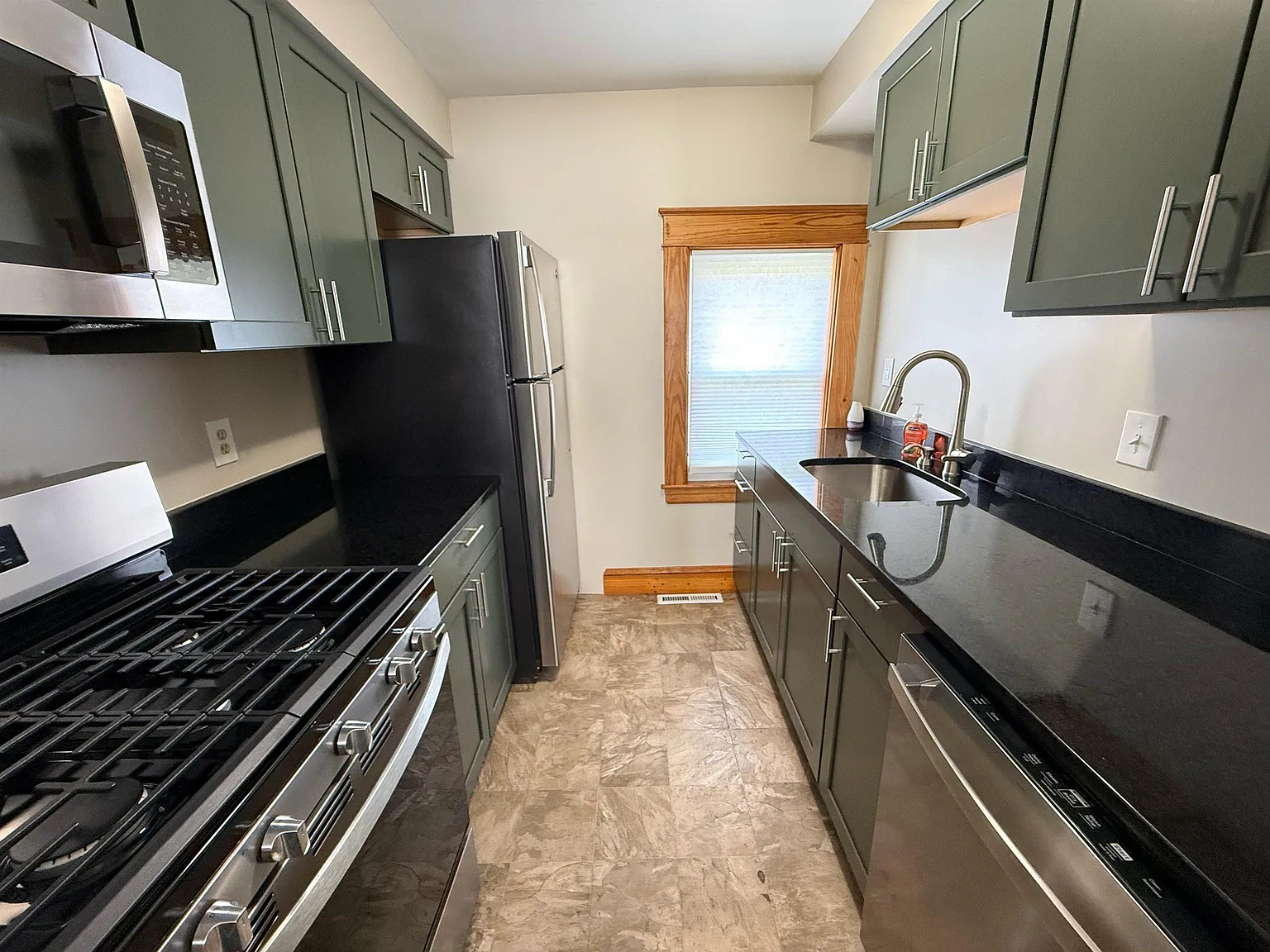 1 bed, 1.0 bath, 1300 sqft, $2,950 — Photo 2
