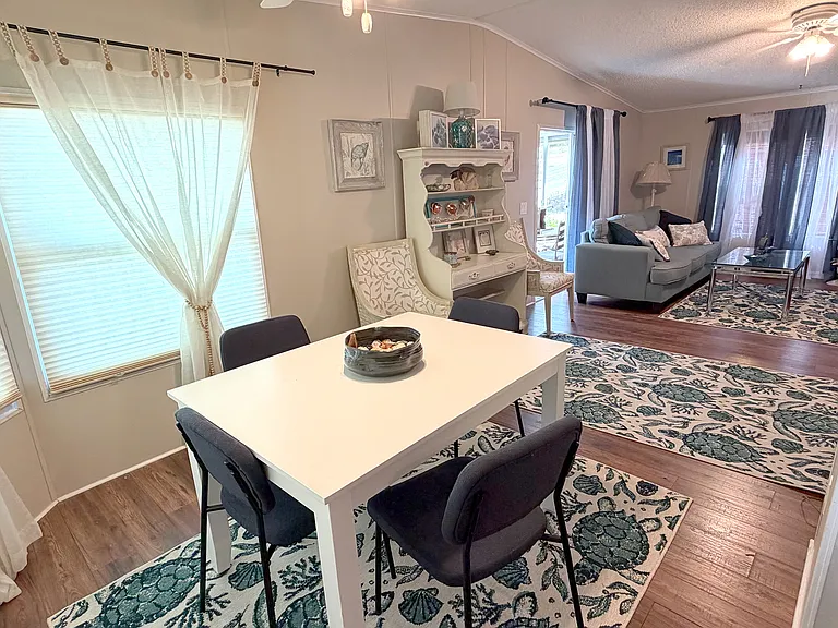 720 Water Oak Blvd — Photo 4