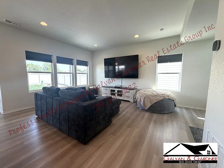 4352 Samaritan Loop — Photo 3