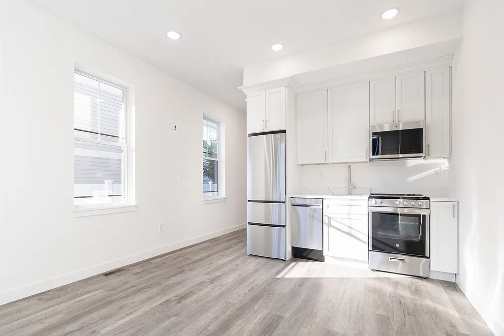 1 bed, 1.0 bath, 447 sqft, $2,550 — Photo 3
