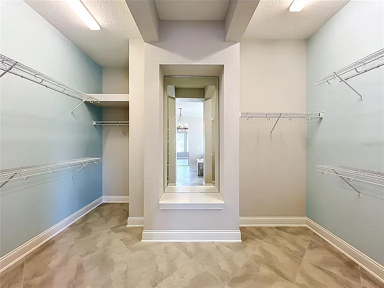 9646 Reymont St — Photo 55