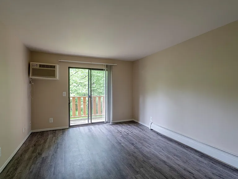 Oak Valley Apartments — Photo 33