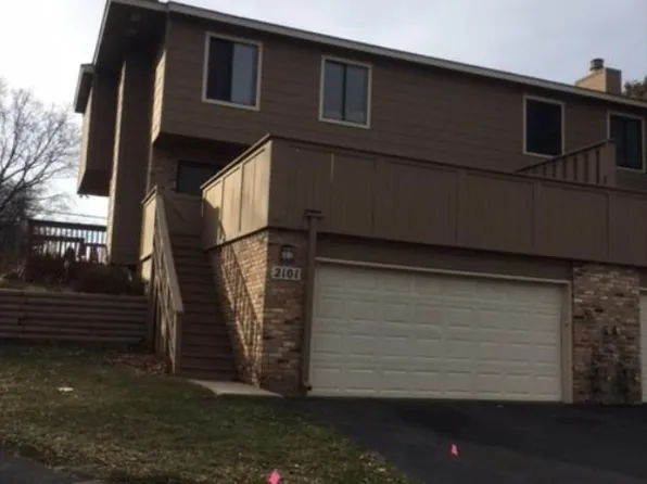 2101 Kings Valley Rd W, Golden Valley, MN 55427