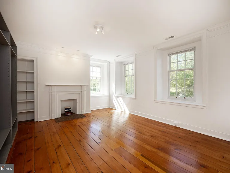 609 W Lincoln Hwy — Photo 21