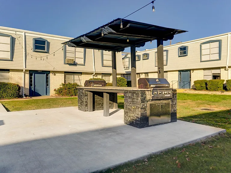 Higdon Ferry Apartments — Photo 10