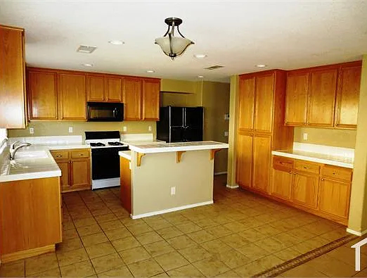 45331 Robinson Dr — Photo 5