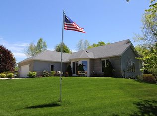 W5173 Strawberry Hill Rd, Elkhorn, WI 53121