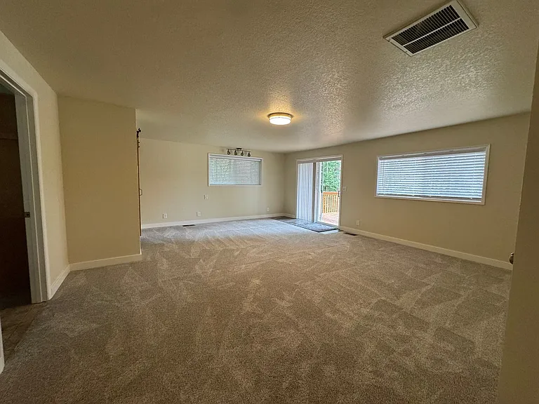 15928 N Umpqua Hwy — Photo 26