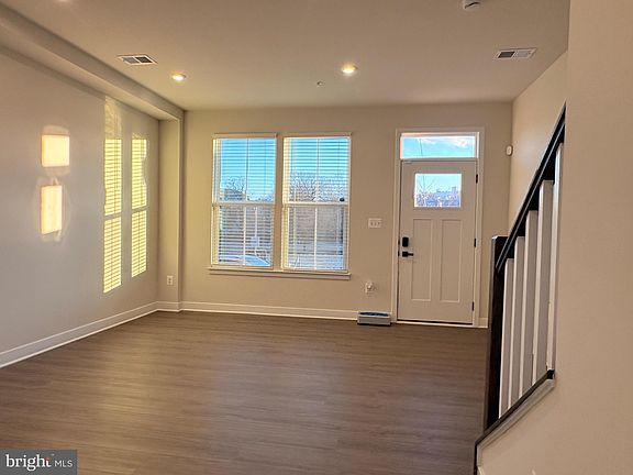 4th image of 736 Watts St