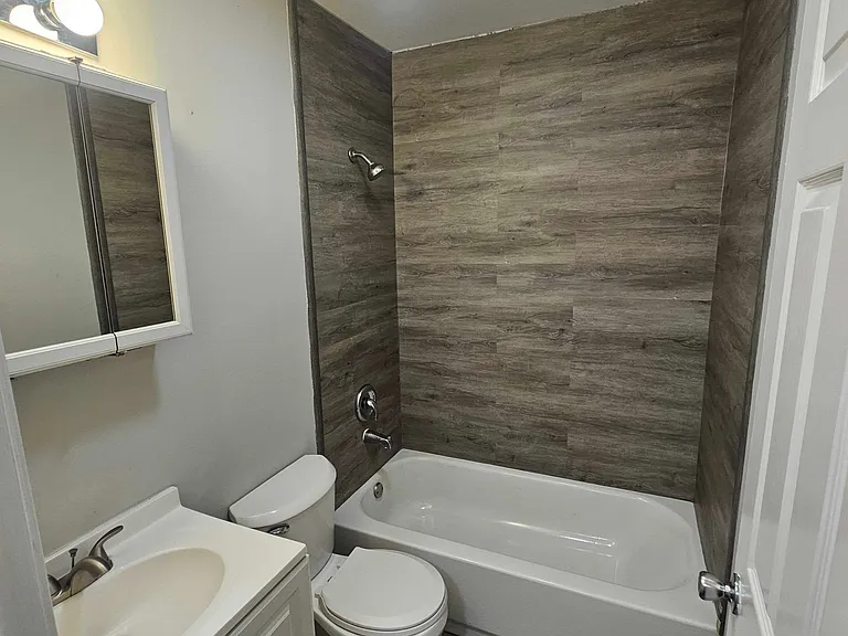 420 Macdougall Dr — Photo 4