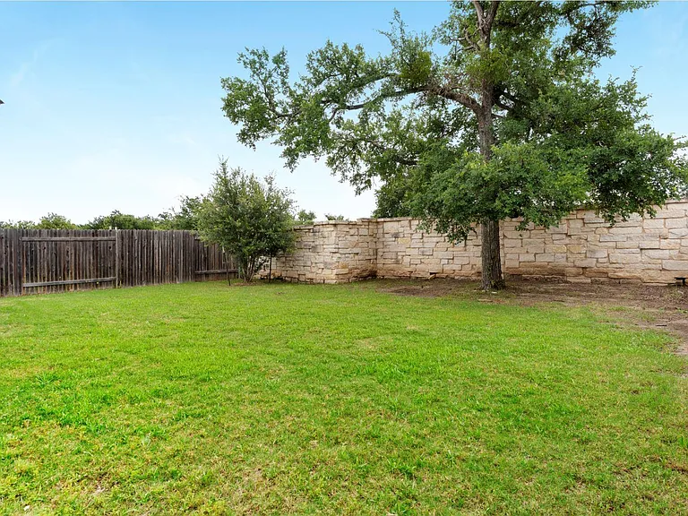 420 Winding Hollow Ln — Photo 32