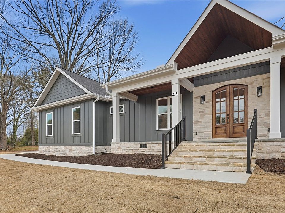 1st image of 215 Ligon Dr