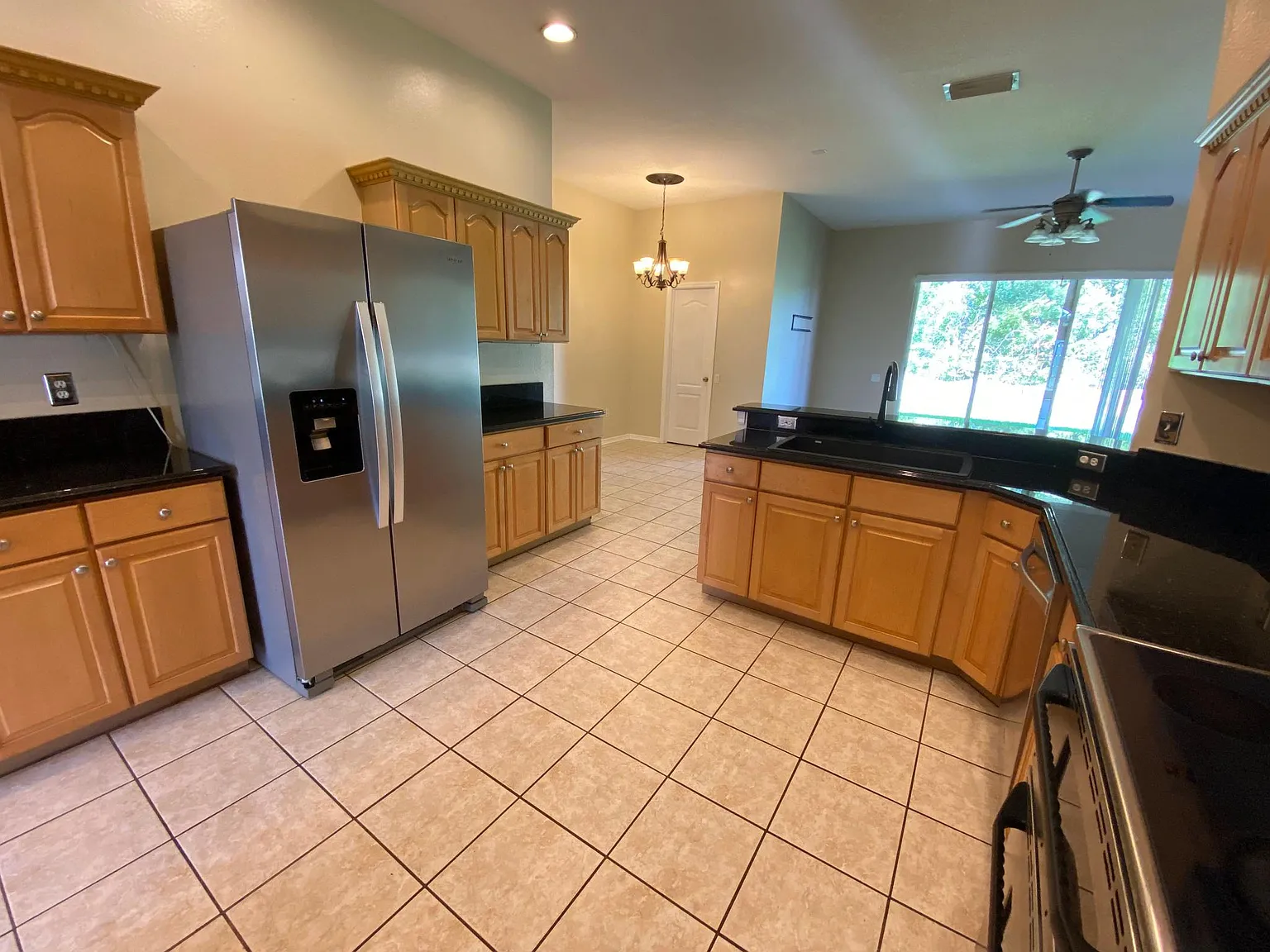 4 bed, 2258 sqft, $2,400 — Photo 4