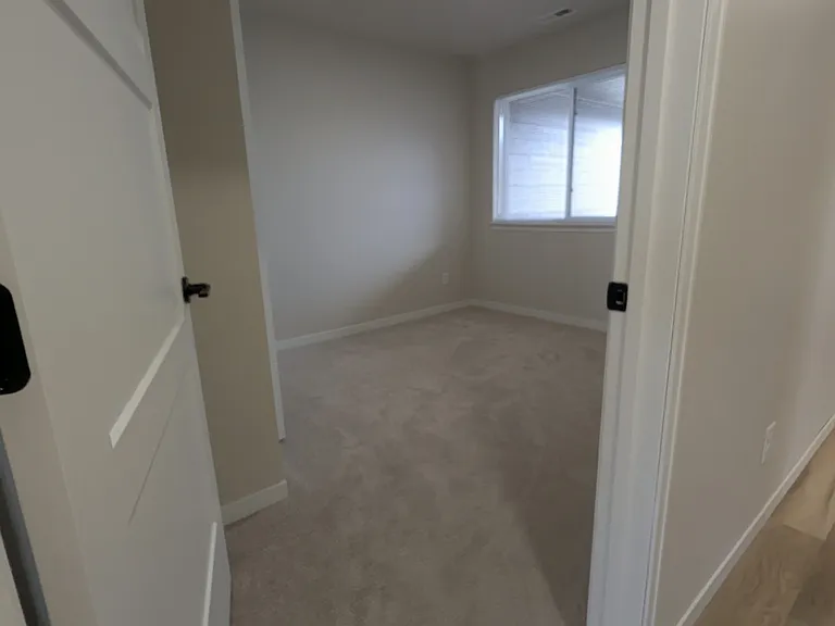 217 E Countryside Ave — Photo 32