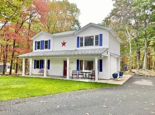 3196 Bob Cat Dr, Bushkill, PA 18324