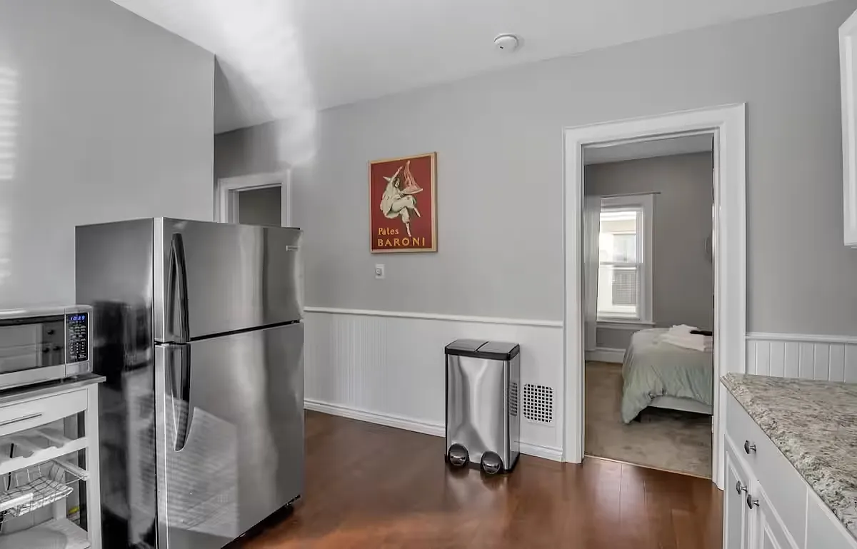 2 bed, 950 sqft, $1,300 — Photo 2