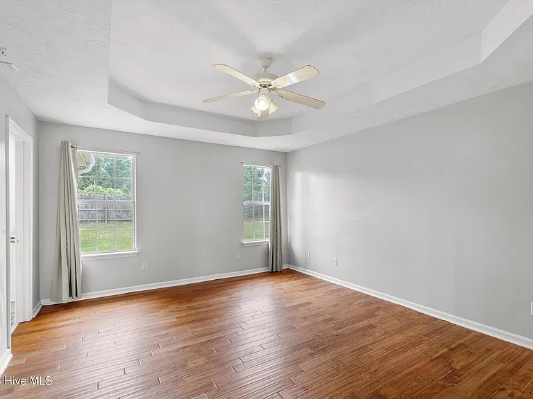 546 Jackson St — Photo 27