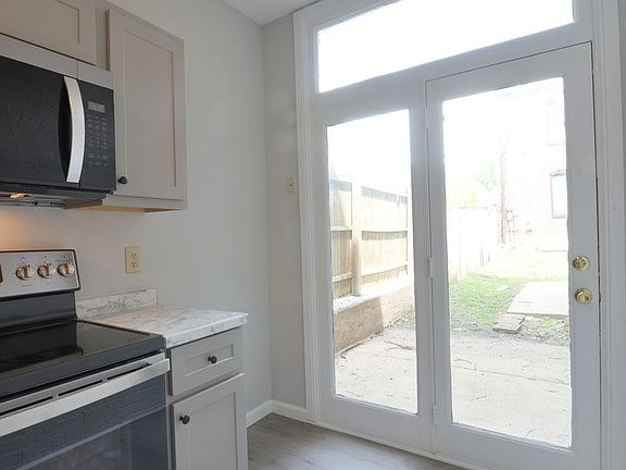 4th image of 818AR Russell Blvd #0
