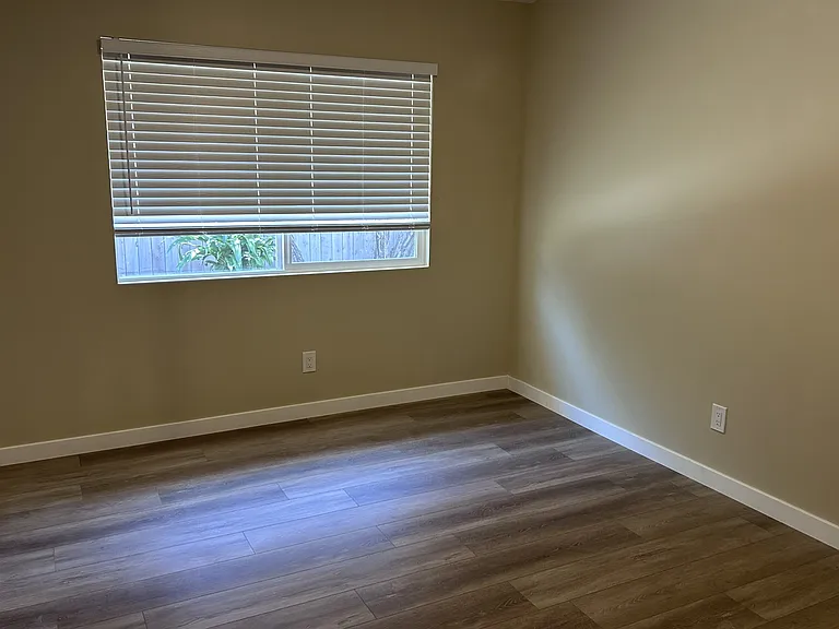 1557 Southwood Dr — Photo 6