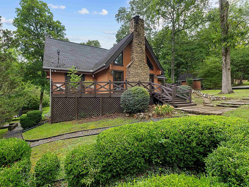1st image of 400 Deer Trace Ln