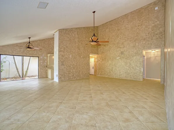 2575 Iroquois Circle, West Palm Beach, FL 33409