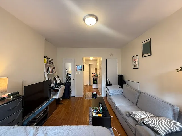 1492 2nd Ave #3C — Photo 2