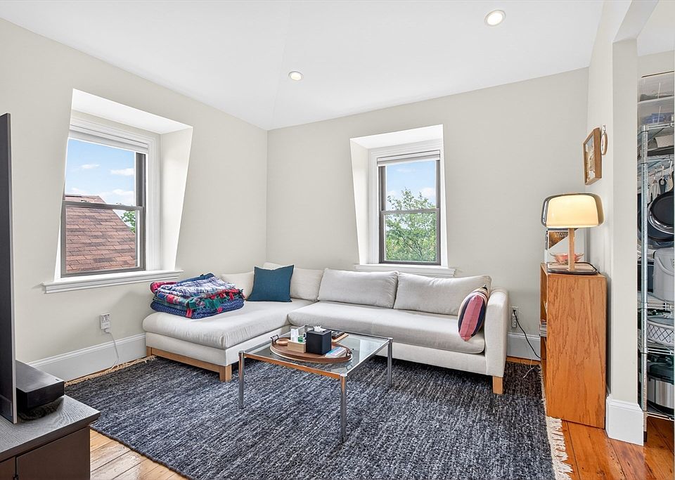 1st image of 113 Chestnut Ave #3