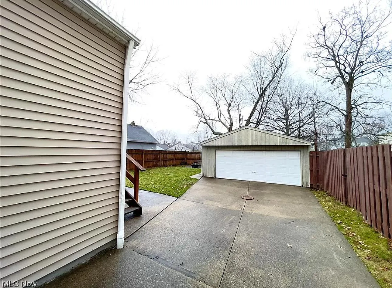 3 bed, 1595 sqft, $1,695 — Photo 3