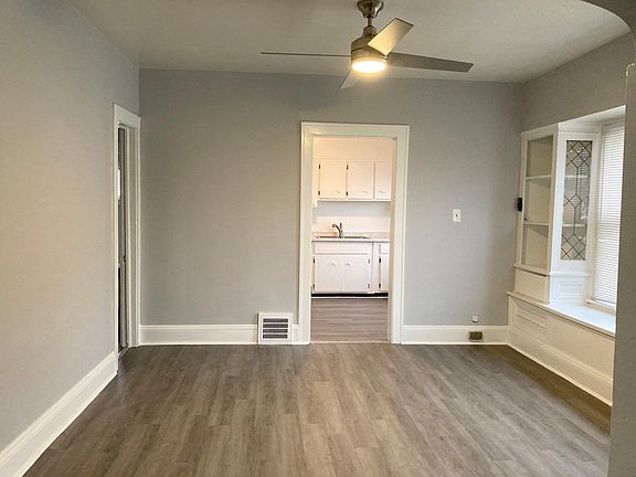 Dining room with modern fan