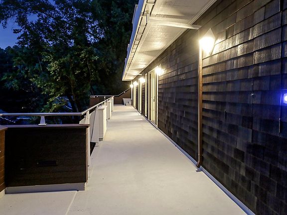 Unit entrance all one level