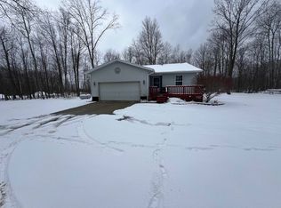 745 Wolverine Dr, Gladwin, MI 48624