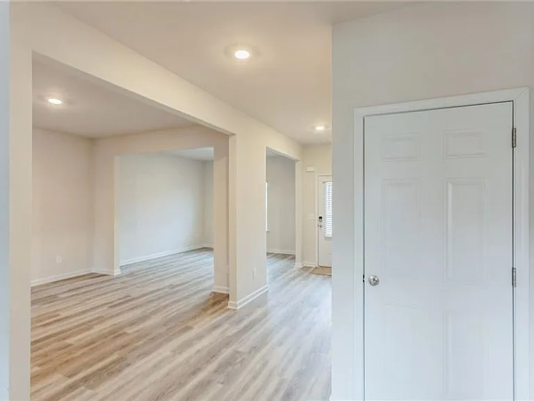 626 Mackenzie Cv — Photo 5