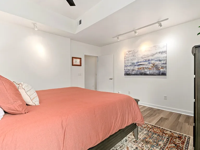 803 Blondel St #101 — Photo 14